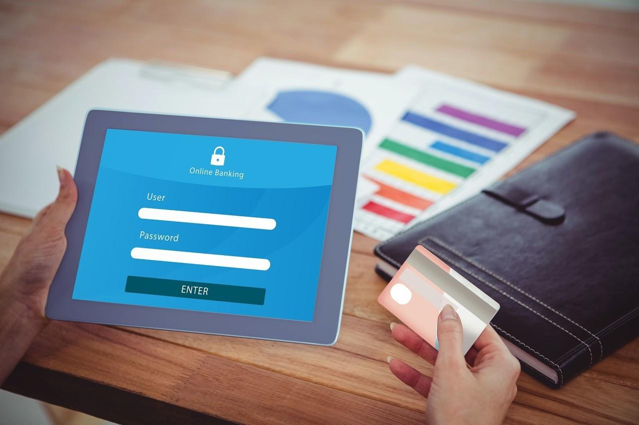 陕西阿里云万网注册域名查询_我的云主机使用经验 – 三家云主机服务商的对比