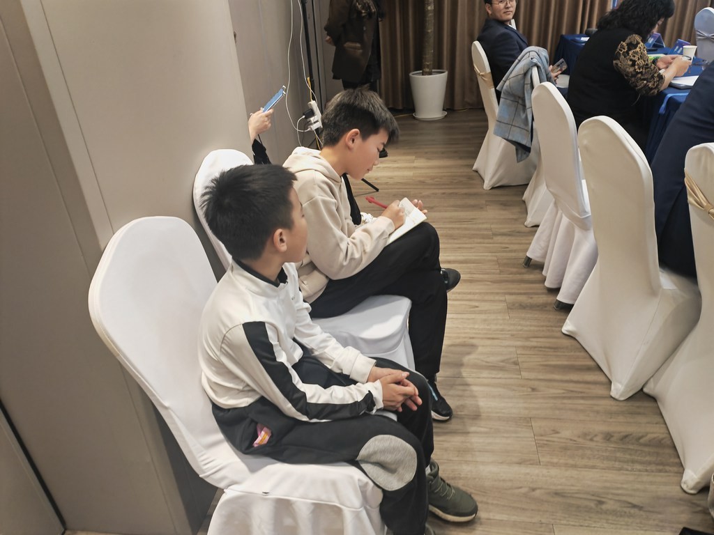 seo优化关键词价格_AI本地化关键词优化策略_语义智能分析AI工具